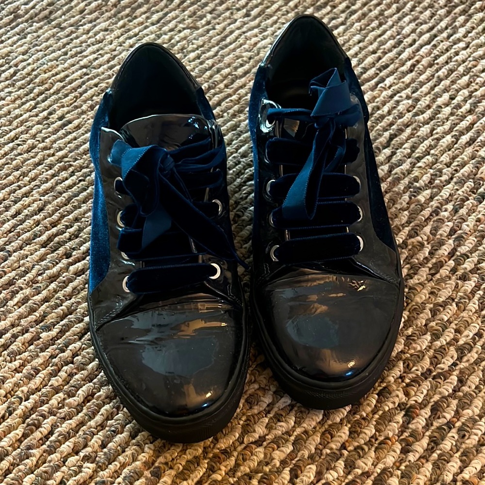Comfort zone/ Studio C navy blue patent and velour sneakers size 41